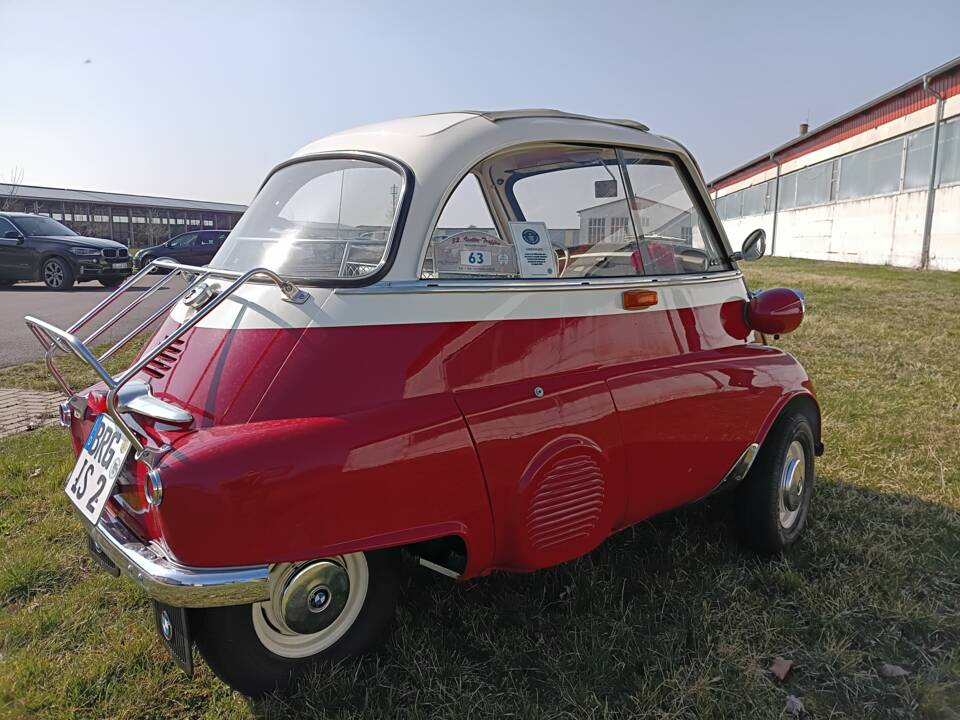 Image 2/17 of BMW Isetta 250 (1960)