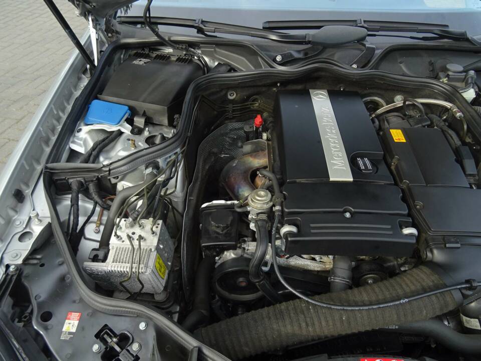 Image 10/25 of Mercedes-Benz E 200 Kompressor T (2004)