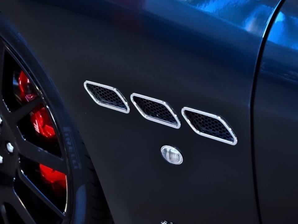 Bild 30/59 von Maserati GranCabrio 4.7 (2010)