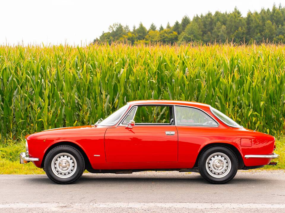 Image 3/53 of Alfa Romeo 2000 GT Veloce (1975)