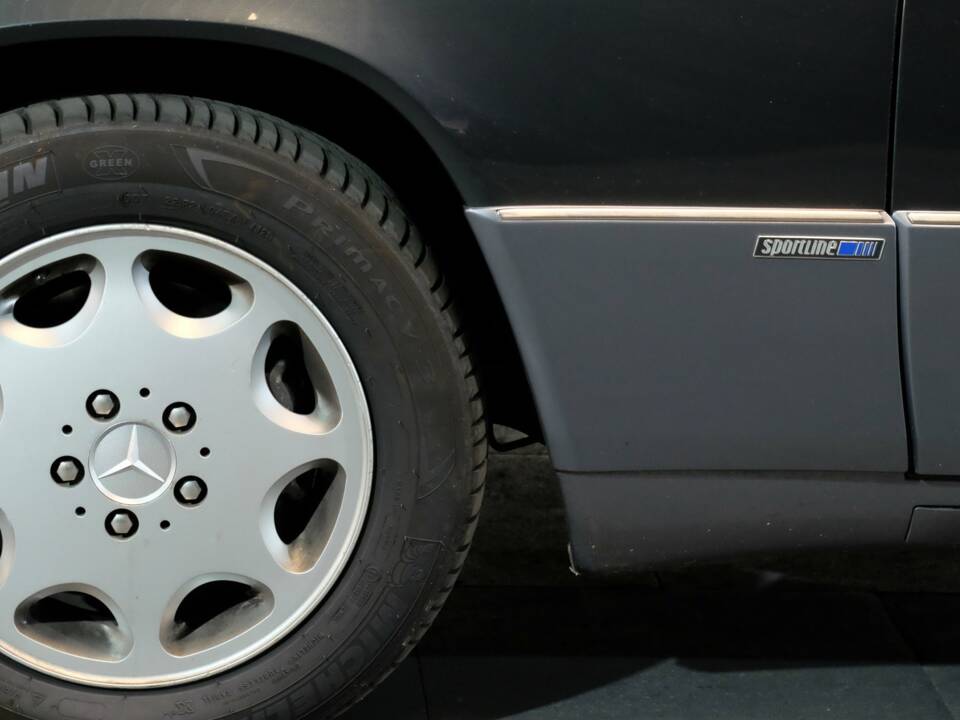Image 22/32 de Mercedes-Benz 400 E (1991)