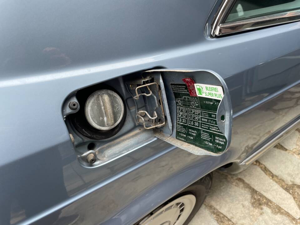 Image 11/30 of Mercedes-Benz 380 SEC (1985)