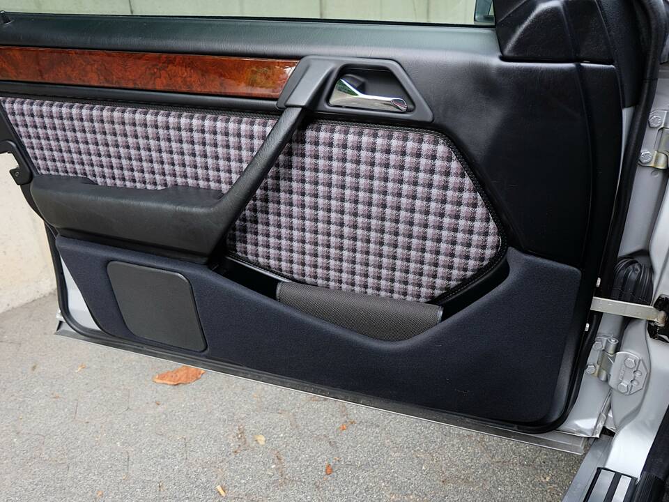 Image 30/75 of Mercedes-Benz E 280 T (1994)