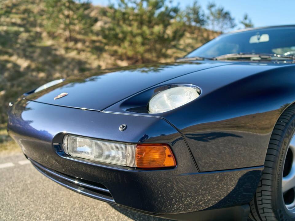 Immagine 41/50 di Porsche 928 GTS (1992)