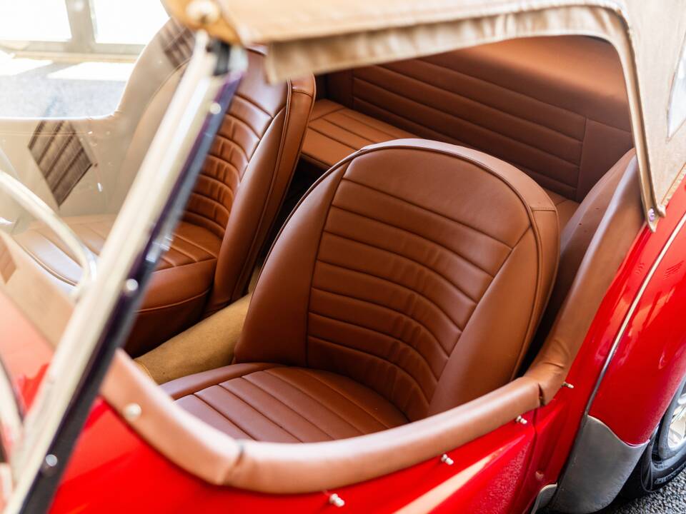 Image 20/50 of Triumph TR 3 (1956)