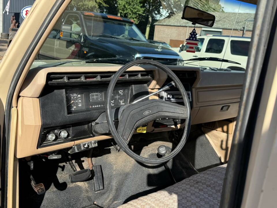 Image 11/22 of Ford F-250 (1983)