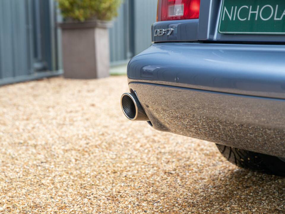Image 38/74 of Aston Martin DB 7 GT (2004)