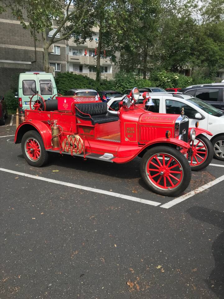 Image 4/8 of Ford Model T Firetruck (1926)