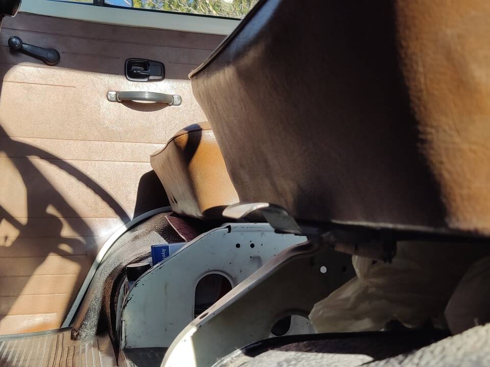 Imagen 42/50 de Volkswagen T2b panel van (1979)