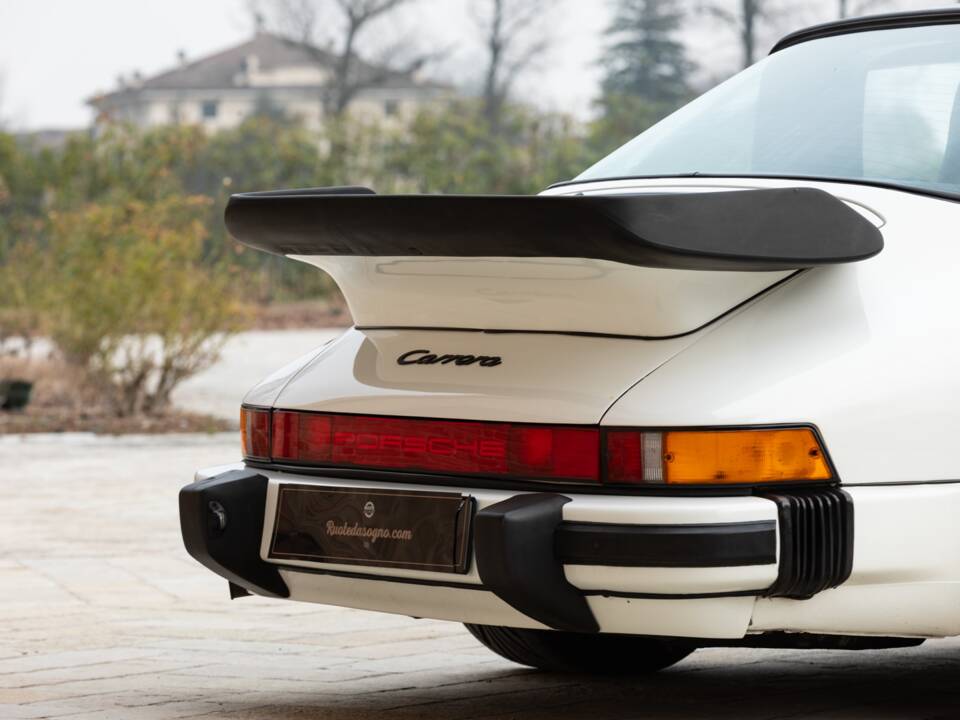 Afbeelding 16/45 van Porsche 911 Carrera 3.2 (WTL) (1988)