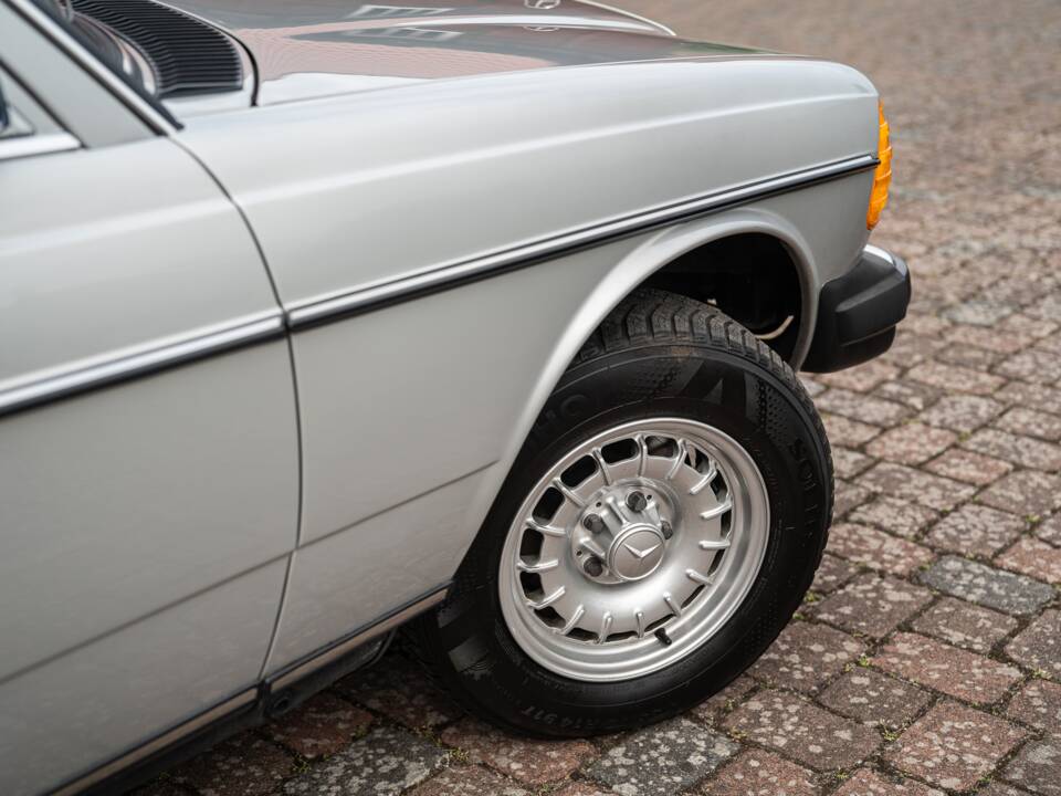 Bild 2/83 von Mercedes-Benz 300 D Turbodiesel (1983)