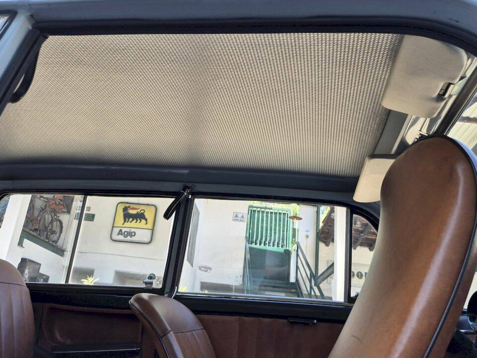 Image 30/43 of Autobianchi Bianchina Panoramica (1969)