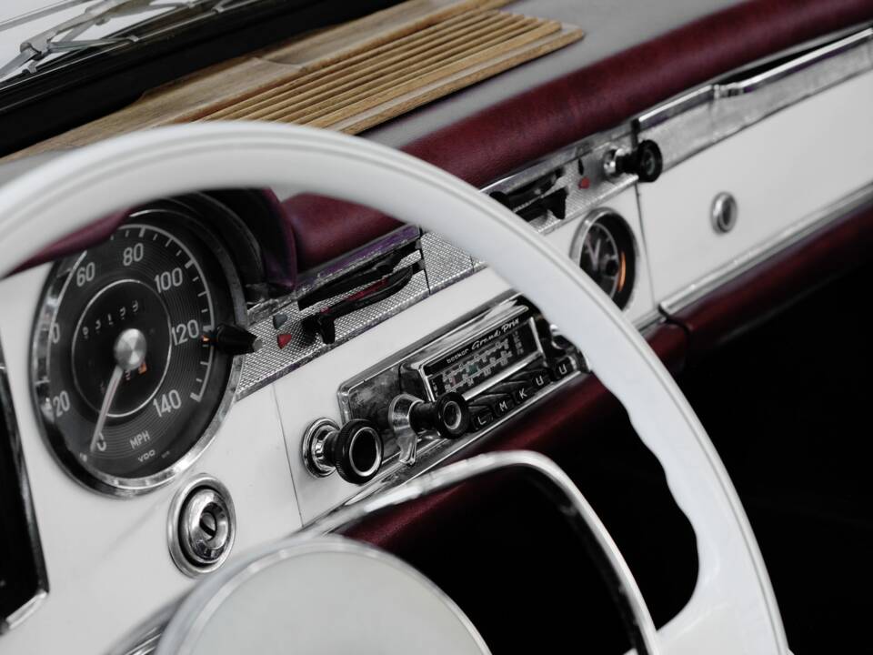 Afbeelding 25/40 van Mercedes-Benz 230 SL (1964)