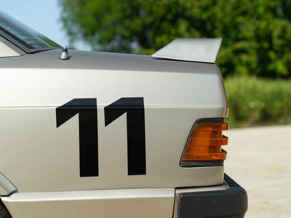 Obraz 10/50 pojazdu Mercedes-Benz 190 E 2.3-16 (1985)