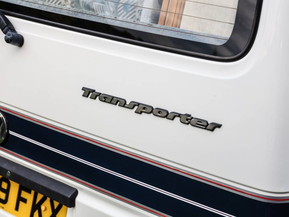 Image 34/37 of Volkswagen T4 California 2.0 (1996)
