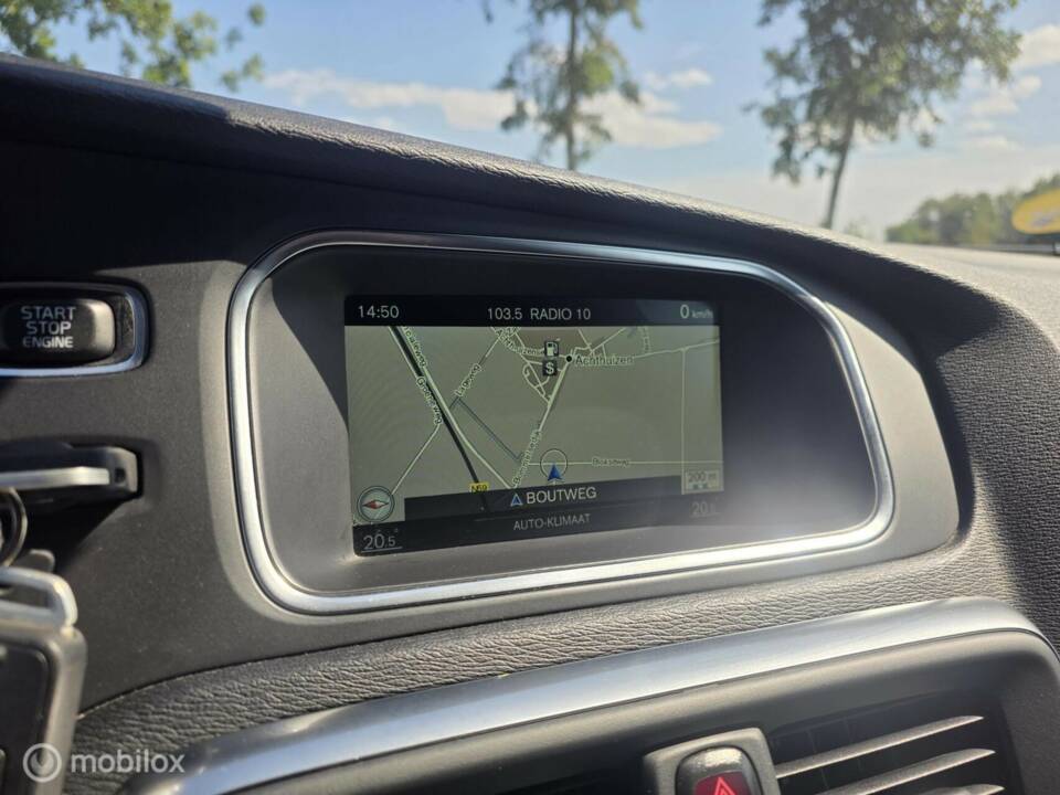 Imagen 24/42 de Volvo V40 D4 R-Design (2014)