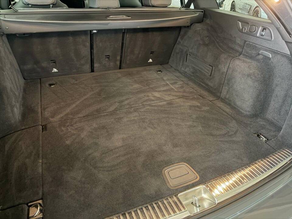 Image 29/32 of Mercedes-Benz E 200 d (2020)