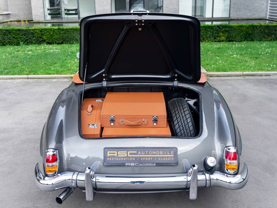 Image 30/38 of Mercedes-Benz 190 SL (1956)