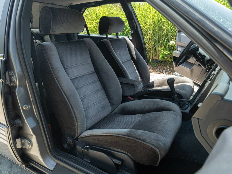 Image 25/50 de Alfa Romeo 164 2.0 (1991)