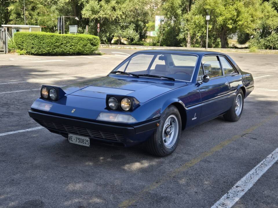 Image 19/77 of Ferrari 365 GT4 2+2 (1975)
