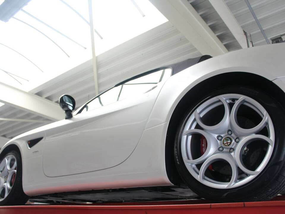 Immagine 38/50 di Alfa Romeo 8C Spider (2009)