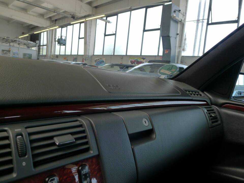 Image 2/33 of Mercedes-Benz E 230 (1995)