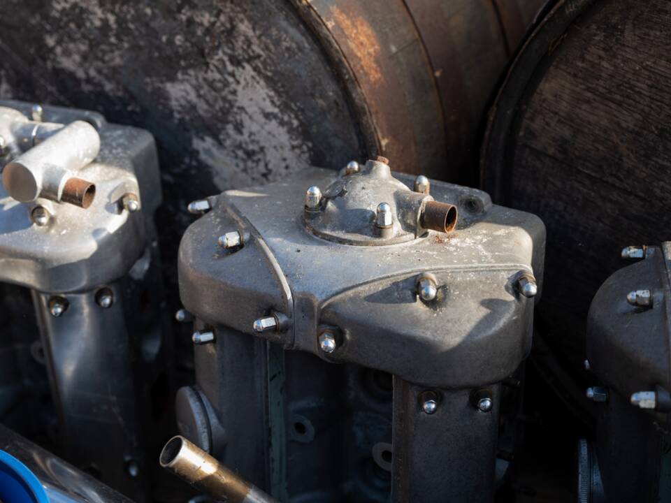 Image 29/134 of Ford V8 (1937)