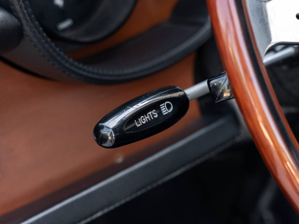 Image 35/69 of Ferrari 365 GT 2+2 (1969)