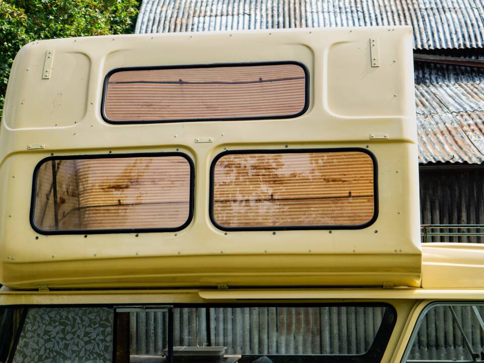 Image 39/50 of Bedford CA Dormobile (1961)