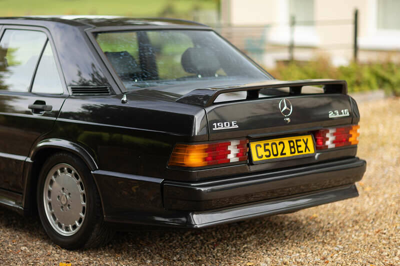 Image 9/50 de Mercedes-Benz 190 E 2.3-16 (1985)