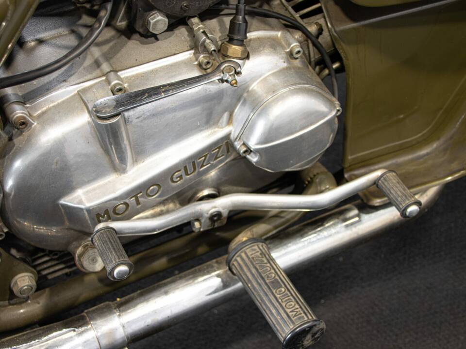 Bild 48/50 von Moto Guzzi Nuovo Falcone Militare (1973)