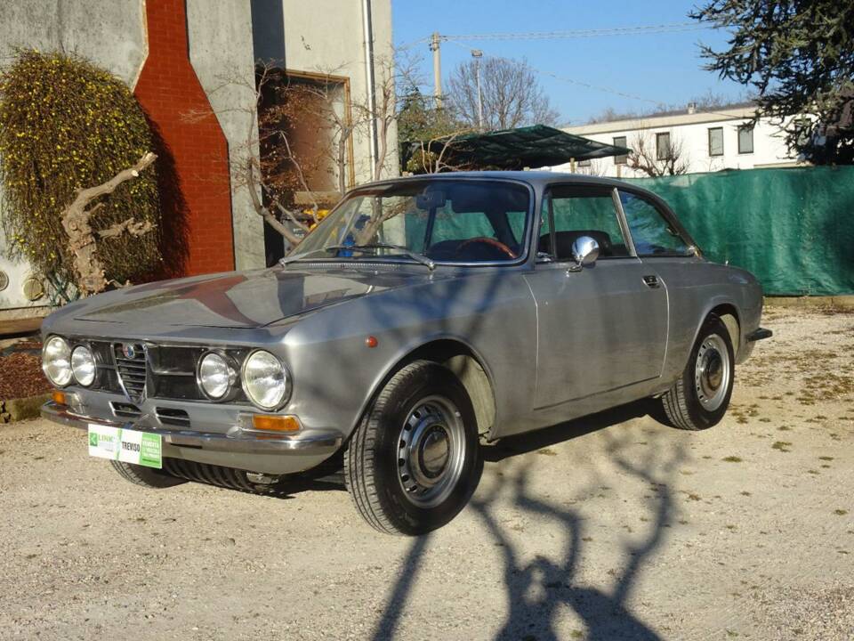 Image 2/50 of Alfa Romeo 1750 GT Veloce (1971)