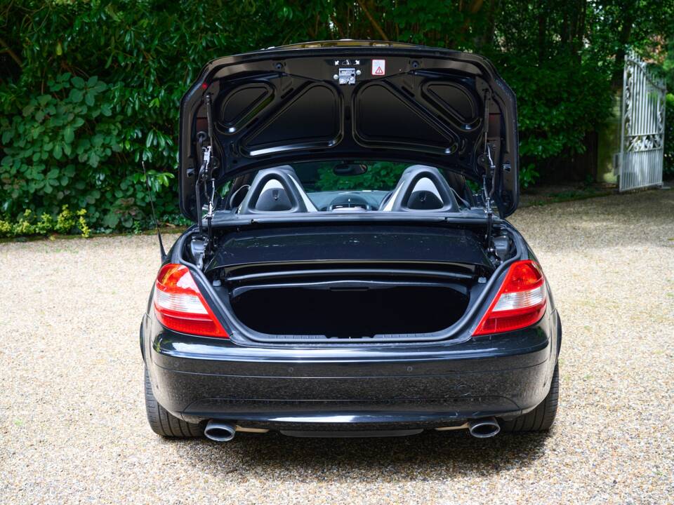 Image 44/50 of Mercedes-Benz SLK 350 (2004)