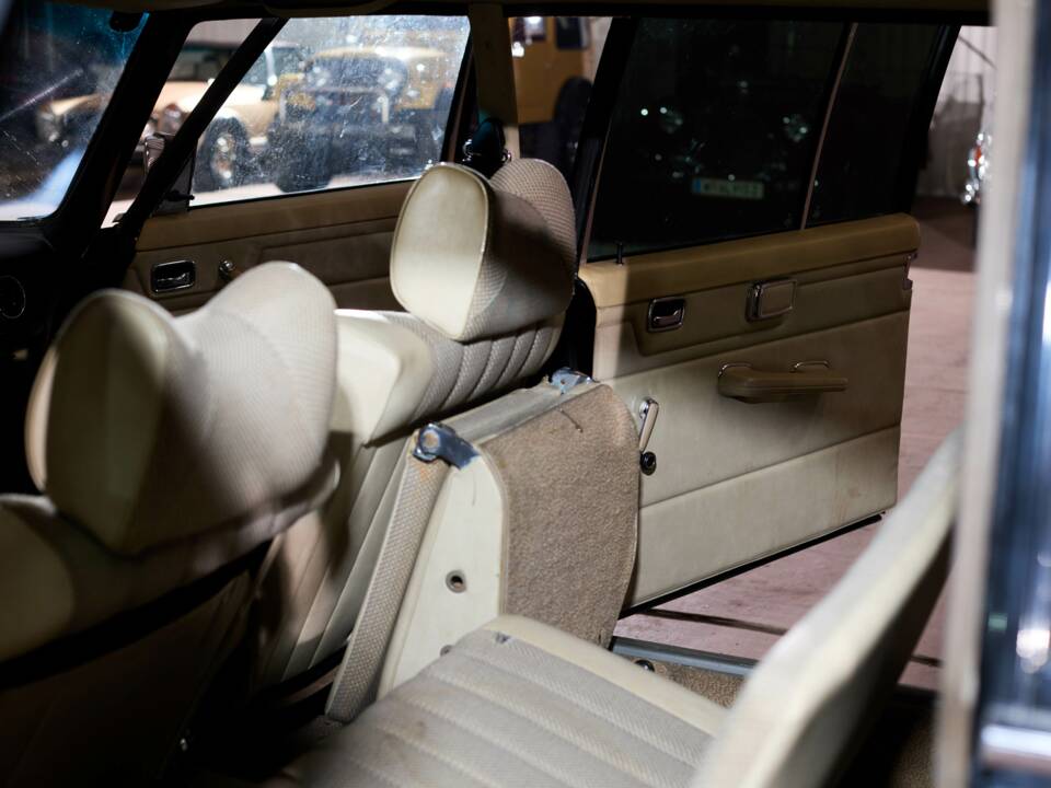 Image 58/64 of Mercedes-Benz 230/6 LWB (1976)