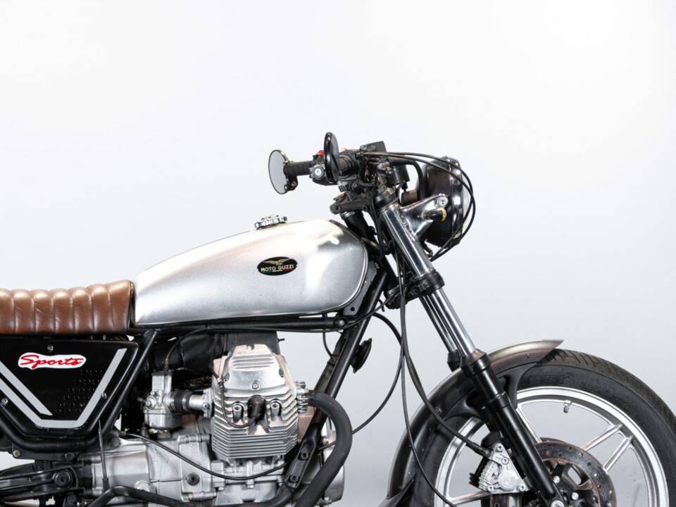 Immagine 36/50 di Moto Guzzi V 35 III (1986)