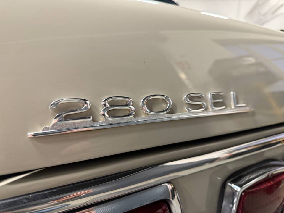 Image 41/44 of Mercedes-Benz 280 SEL 3,5 (1971)