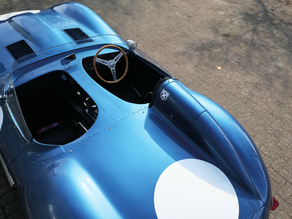 Image 13/60 of Jaguar D-Type (1967)