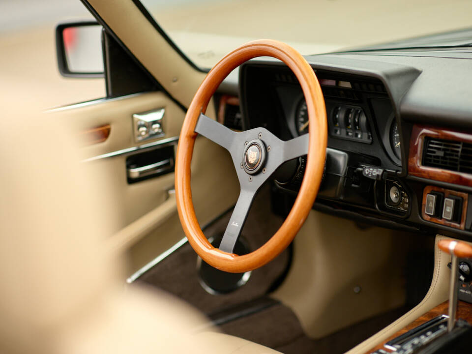 Immagine 23/37 di Jaguar XJ-S Convertible (1989)