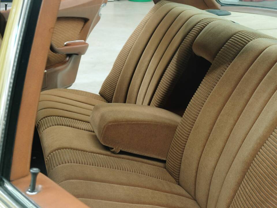 Image 32/50 de Mercedes-Benz 280 SE (1975)