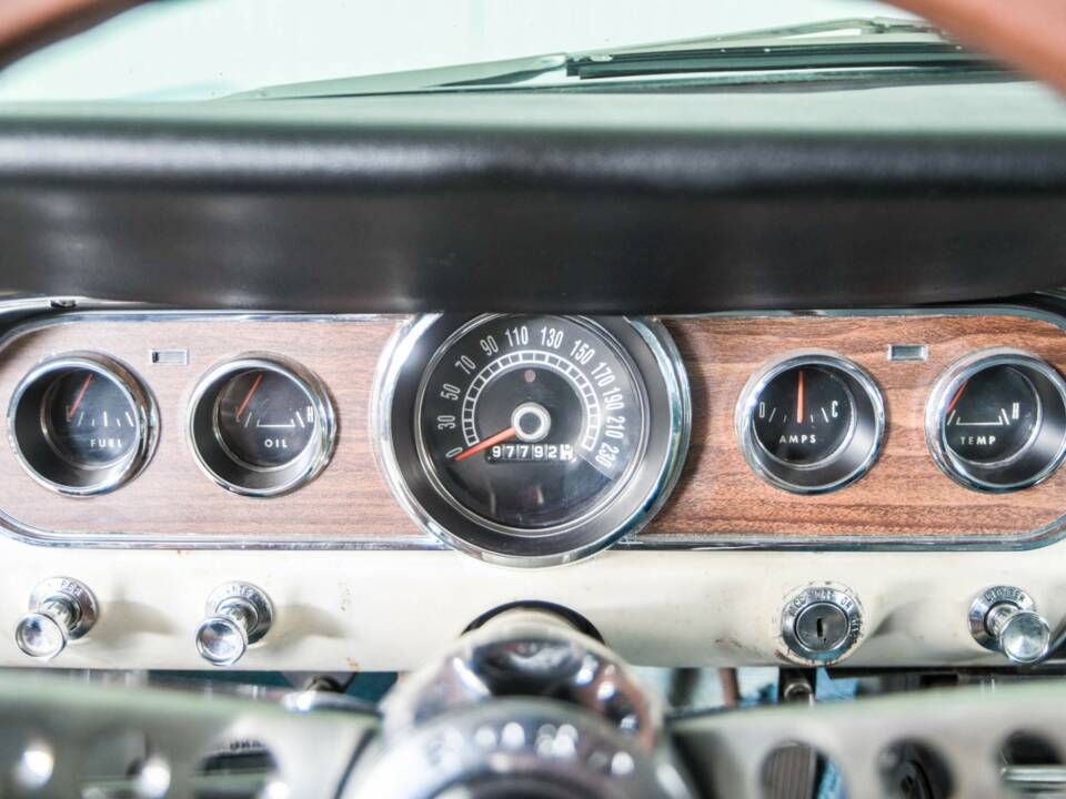 Image 19/50 of Ford Mustang 302 (1966)