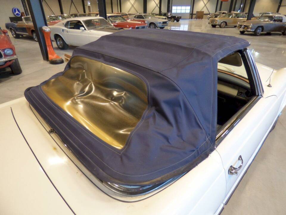 Immagine 15/36 di Mercedes-Benz 280 SL (1969)