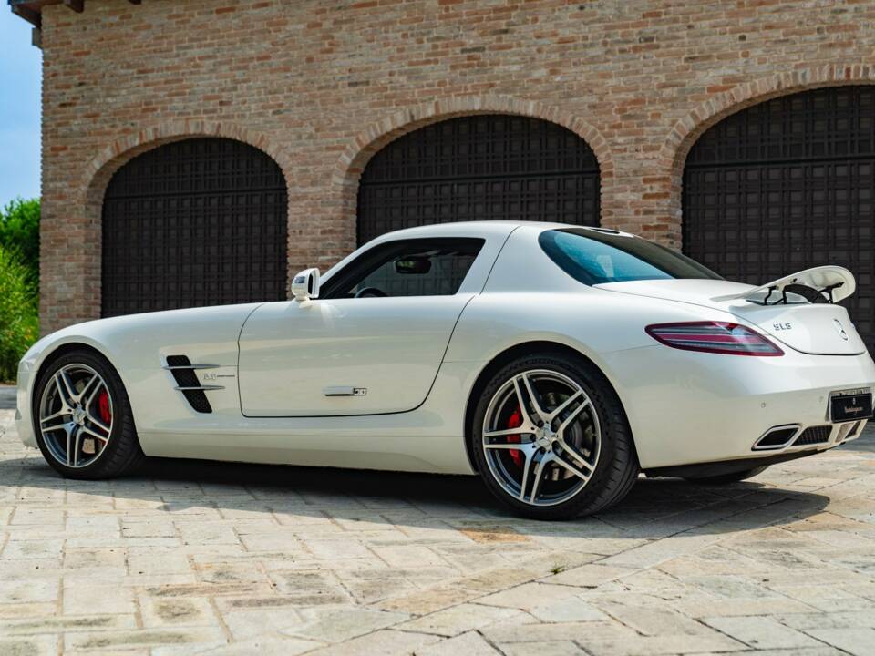 Image 12/50 of Mercedes-Benz SLS AMG (2010)