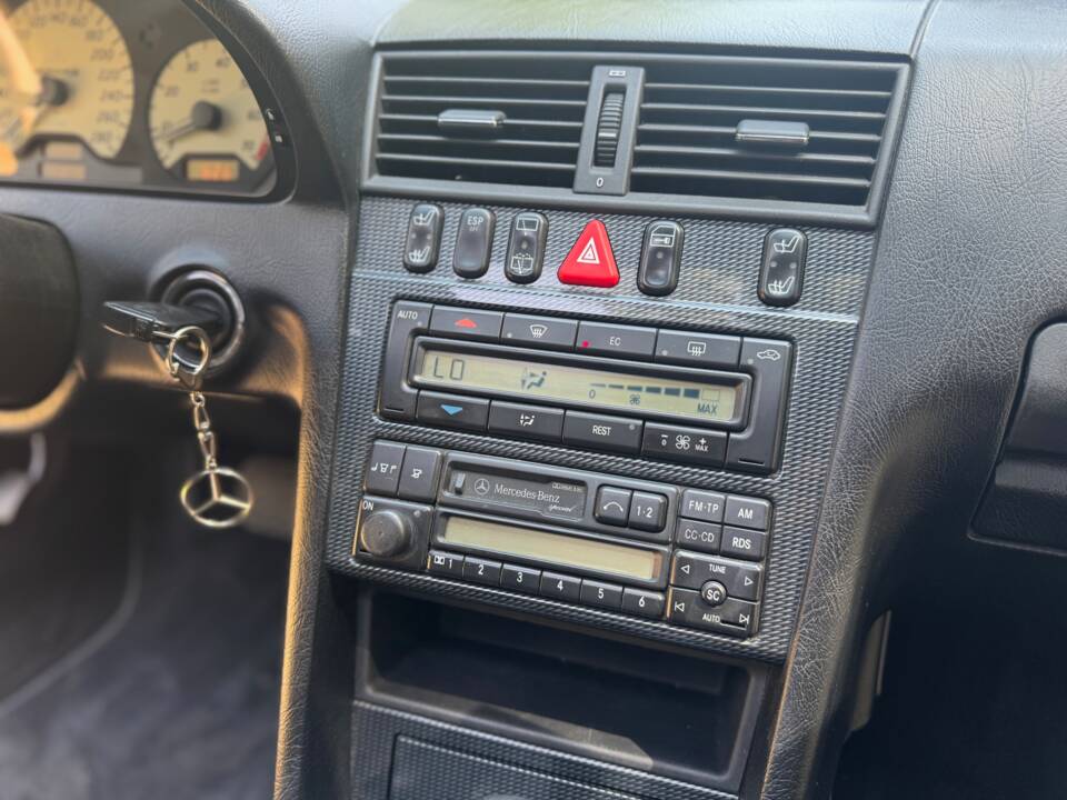 Image 34/36 of Mercedes-Benz C 43 AMG T (1998)