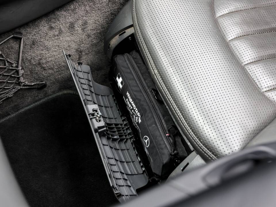 Afbeelding 32/40 van Mercedes-Benz SL 55 AMG (2003)