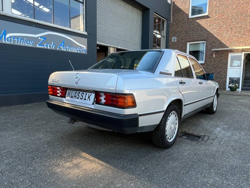 Image 12/89 de Mercedes-Benz 190 E 2.6 (1988)