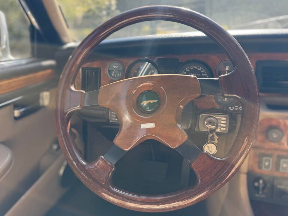 Immagine 12/41 di Jaguar XJ 12 (1990)