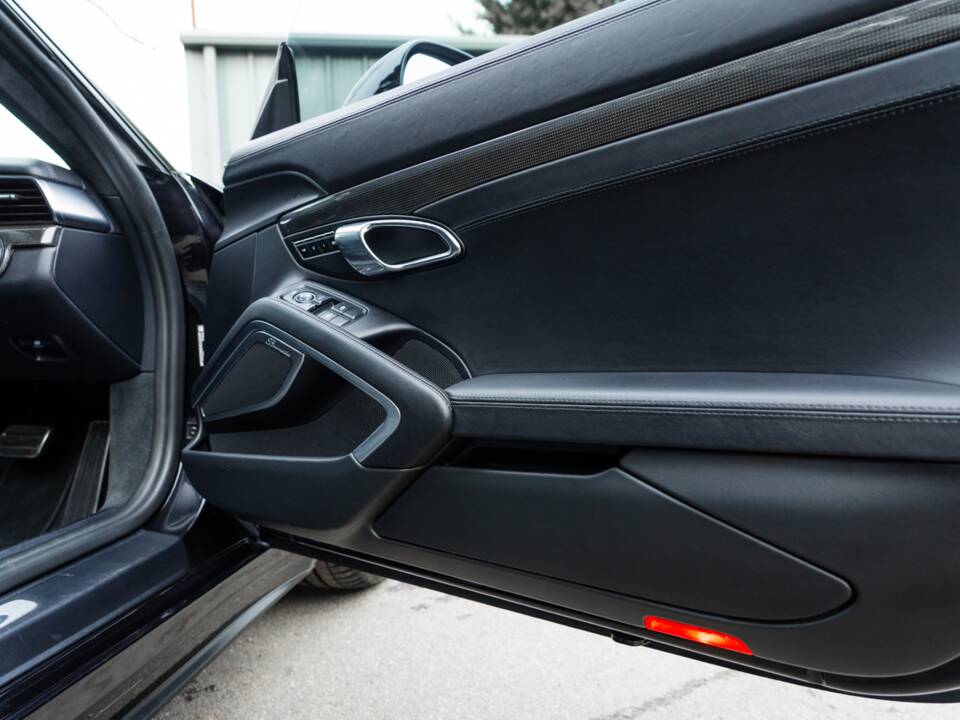 Bild 38/52 von Porsche 911 Turbo S (2017)