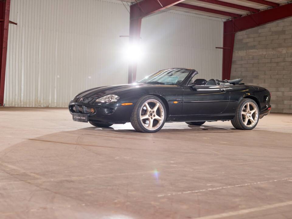Bild 6/55 von Jaguar XKR (2000)