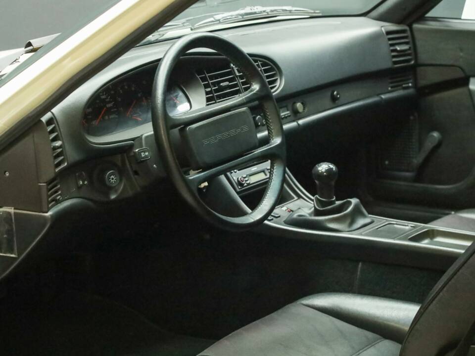 Obraz 3/50 pojazdu Porsche 944 (1986)