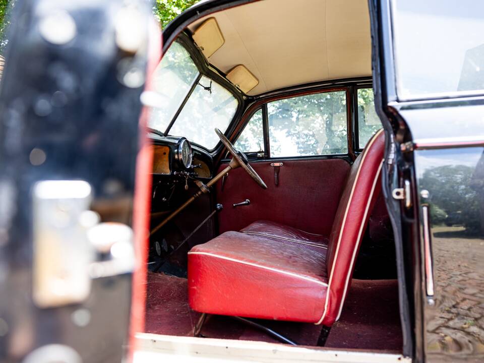 Image 34/36 of Morris Minor 1000 (1956)